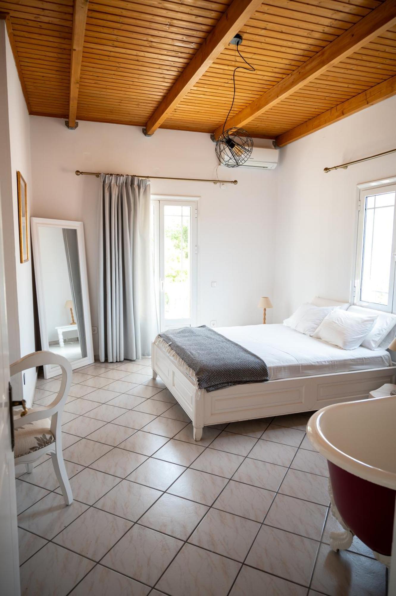 Koukouapartments & Suites Вати Екстериор снимка