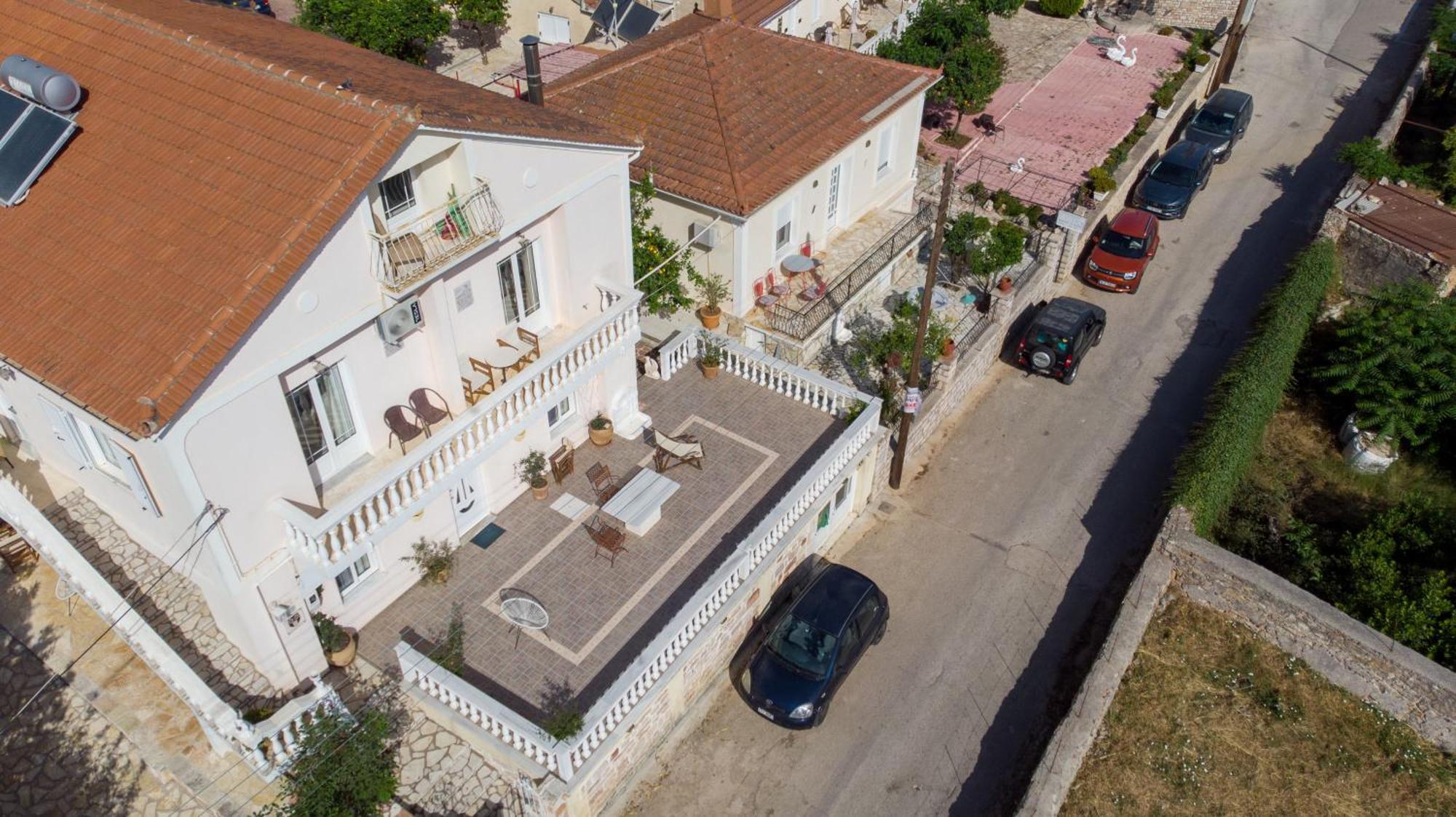 Koukouapartments & Suites Вати Екстериор снимка